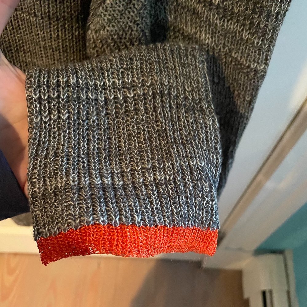 Label + thread Sweater - Picture 3 of 5